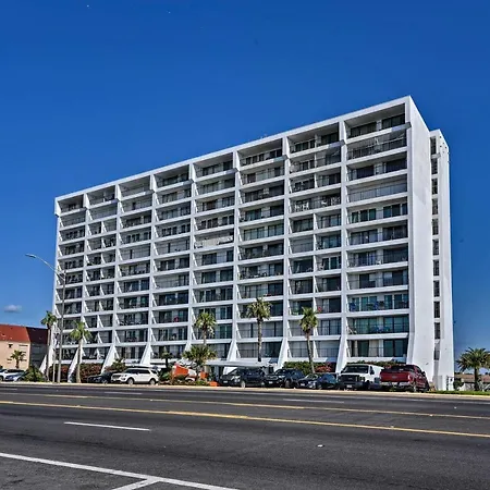 Bright Galveston Condo With Ocean View And Balcony!